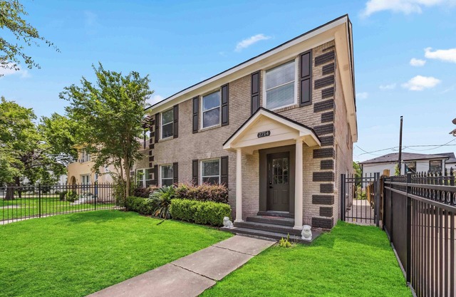 Chic 2-bedroom apartment with WiFi, AC in cool Houston