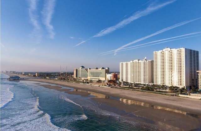Chic 2-Bedroom Deluxe Suite in Beautiful Daytona Beach!