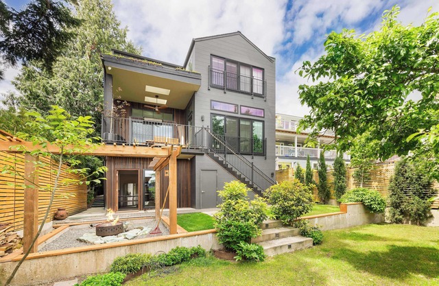 Chic 2020-Built 2BR Urban Oasis w/ Private Backyard