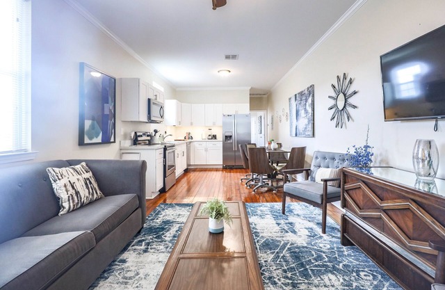 Chic Condo w Tranquil Backyard Patio 3br-2ba