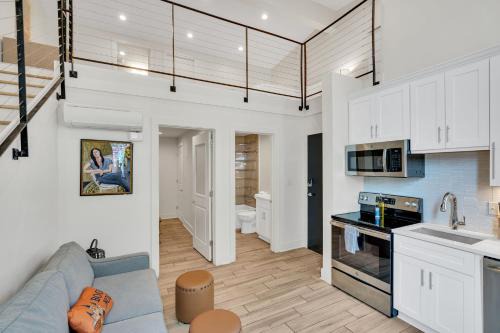 Chic Getaway Across From French Quarter