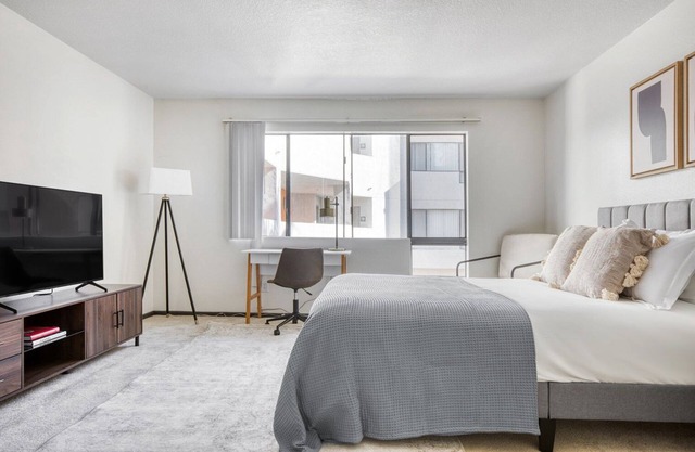 Chic Studio City Studio w/ Gym, Pool & W/D, near TJ & WF, by Blueground
