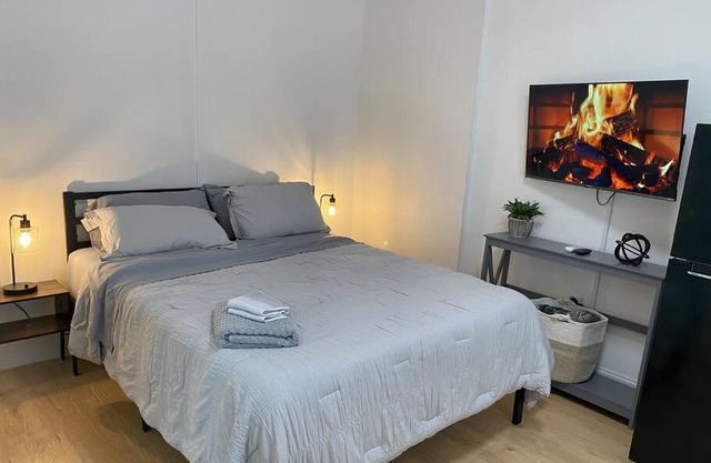 Chic Studio Flat in Tampa's Vibrant Cigar City