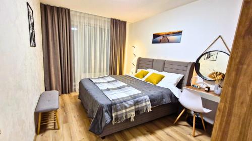 Chic, Sunny and Cozy One Bedroom Bliss