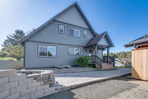 Chic Westport Vacation Rental, Walk to Beach!