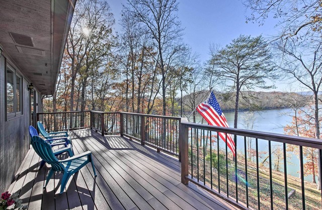 ¡NUEVO! Lakefront Dayton Home w / Great Views & Dock!