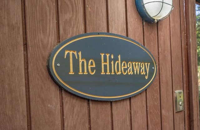 The Hideaway: Lake Area, Outdoor Fireplace, Video Games, Hot Tub!