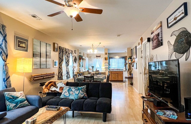 Chincoteague Island House "Sir Whelk-A-Lot" Kayaks Included! Downtown Location!