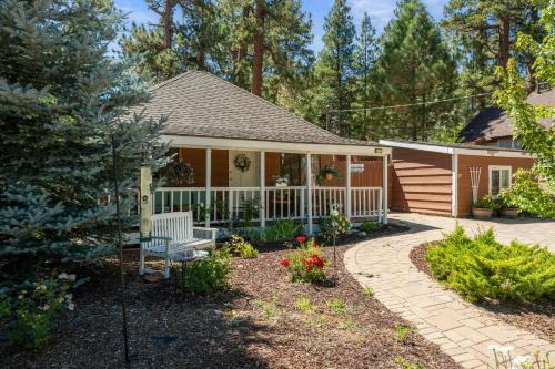 Chipmunk House - Magical Boulder Bay cottage within a picturesque setting!