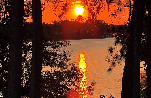 🔥 Lakefront · 2 Docks · Fire Pit · Grill · Smart TV · Great Views