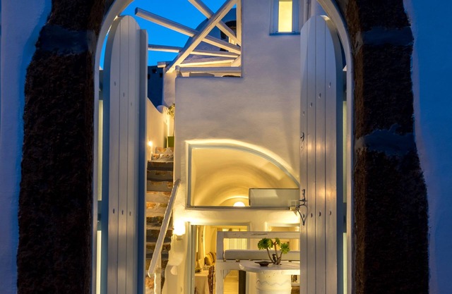 Christina's Cave House