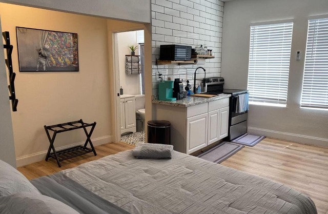 Cigar City Studio Apartment with Parking