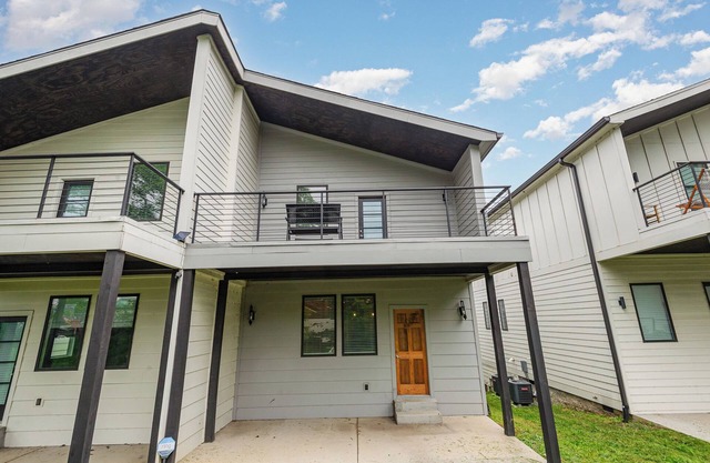 Citrine-private Patio & Balcony-near Germantown