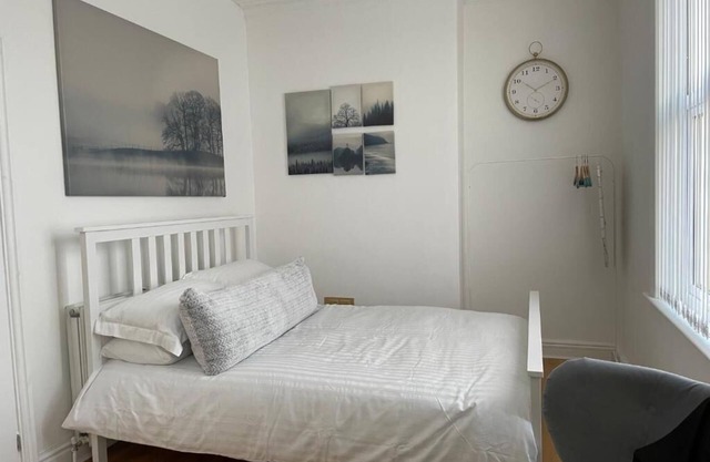 CityStays Rooms with Free Parking - Deluxe Double Room 5