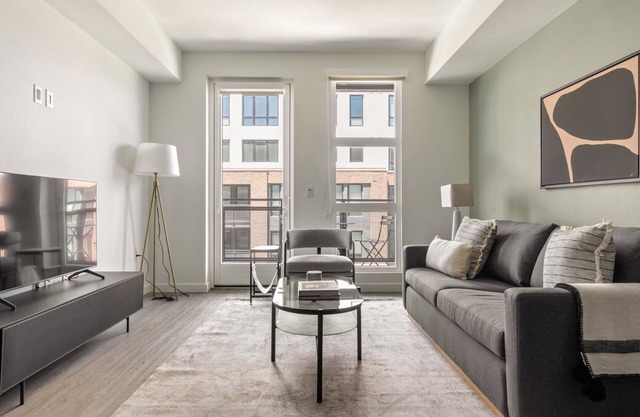 Classic Emeryville 1BR w/ Pool, Gym & W/D, walk to Safeway, by Blueground