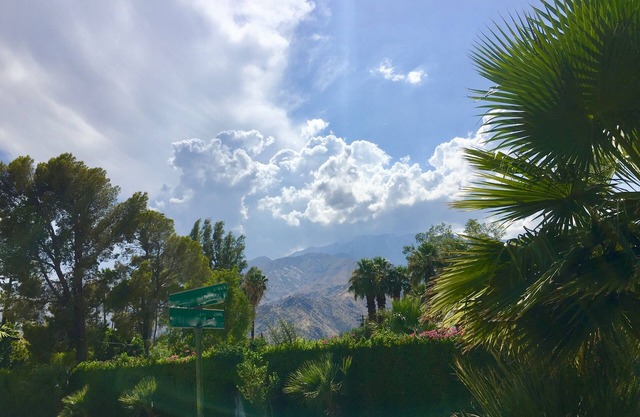 ¡Nuevo! Clásico retiro de invierno de Palm Springs con piscina privada, vistas a la montaña