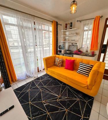 Classy Studio Apartment racecourse Gardens