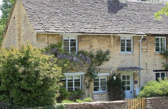 Claypot Cottage, BARNSLEY, Gloucestershire