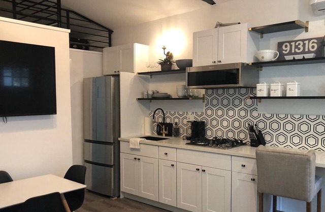 Clean & Bright 1Bd/1Bth+Loft Charming Guest House
