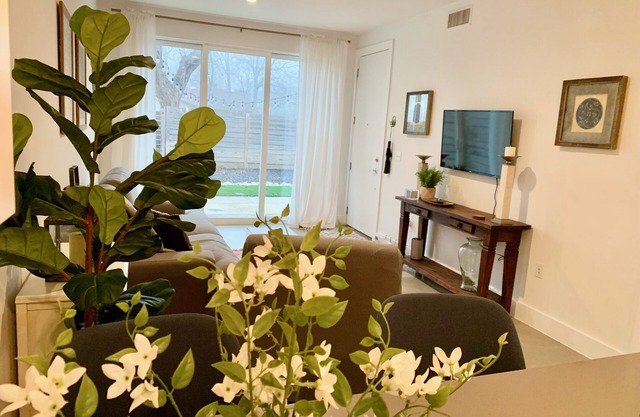 Clean Private Condo w/ yard!
