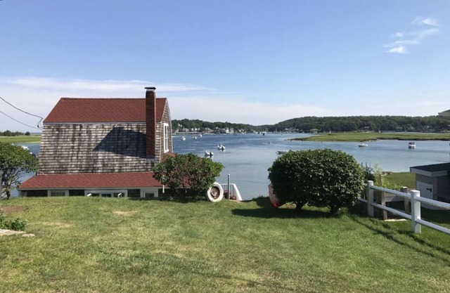Waterfront Classic Cottage con tablas de paddle