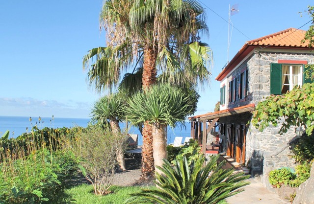 Cliff-top location, tranquil | Stonecliff Cottage
