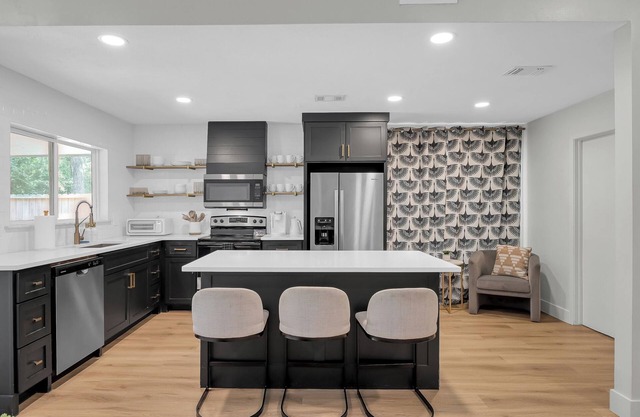 Close to I45 * The Woodlands *King Bed