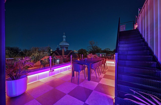 CLUBHAUS Hotel