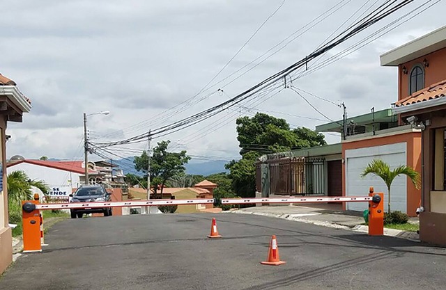CntralVally Ver TwnHouse 3bd / 2. 5bth, aire acondicionado central y agua caliente a la Universidad de UNA