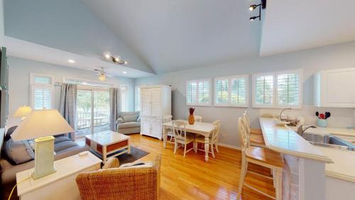 Coastal Escape Lakeside Gated Community with Pool