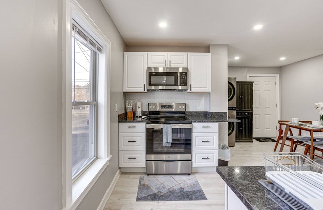 Coastal Lynn Escape w/ Fireplace: 3 Mi to Beaches