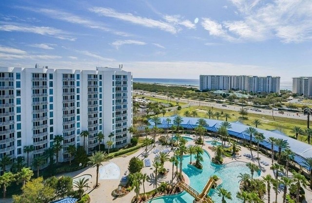 Bienvenido a tu Refugio Costero Oasis en The Palms of Destin! 🌴🌊
