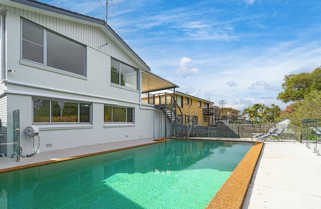 Collaroy 3Br Beach Home with Large Pool Ground Floor