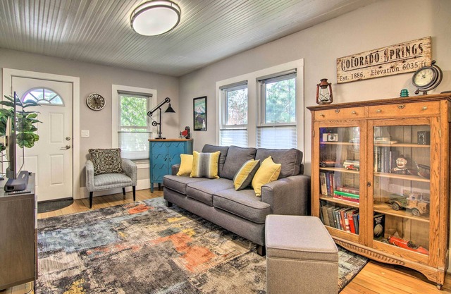 ¡NUEVO! Colorado Springs Bungalow - ¡Camina hasta el centro!