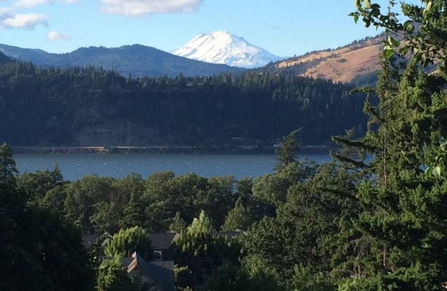 Columbia Tree House - Downtown Hood River con gran vista