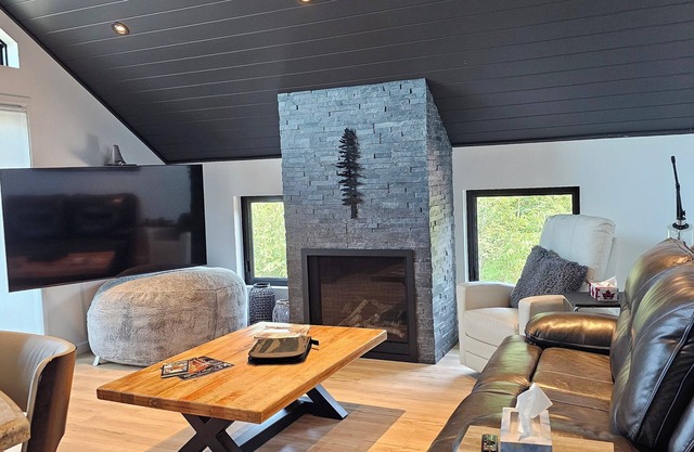 Come See the Fall Colors 2 Bedroom Executive Apartment in Utterson