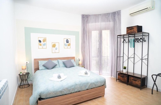 Comfort and metro 2 steps away, perfect for 3 guests
