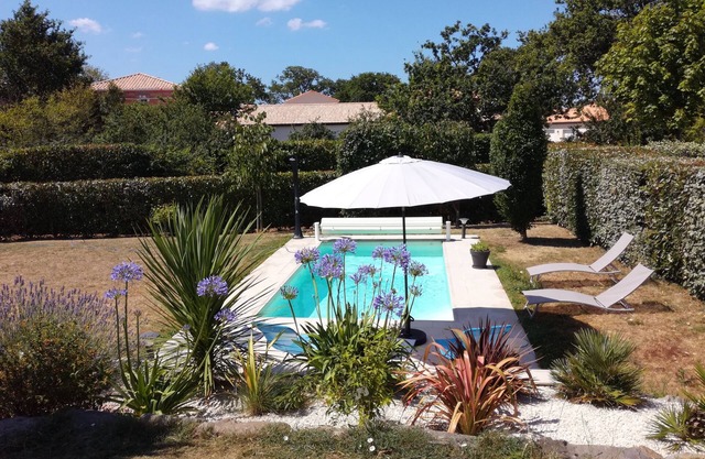 Cómoda casa familiar, cerca de la playa, piscina climatizada, gran parcela