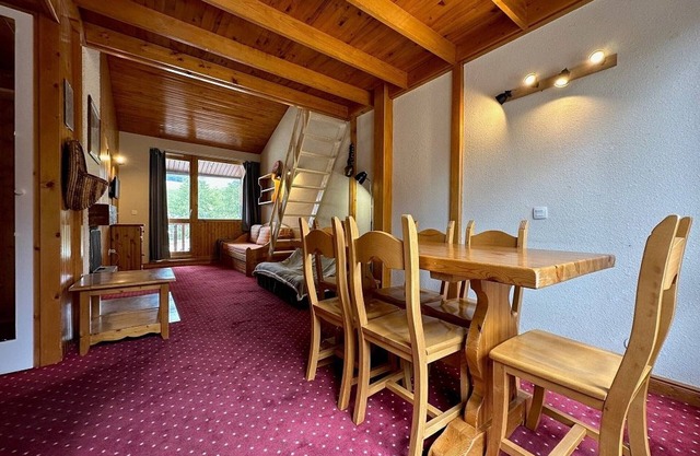 Apartamento cómodo con entreplanta, terraza y guardaesquíes a pie de pistas