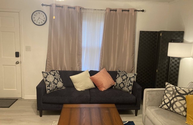 Apartment for family in Thomasville 2 bedrooms 1 bathroom and sleeper sofa!