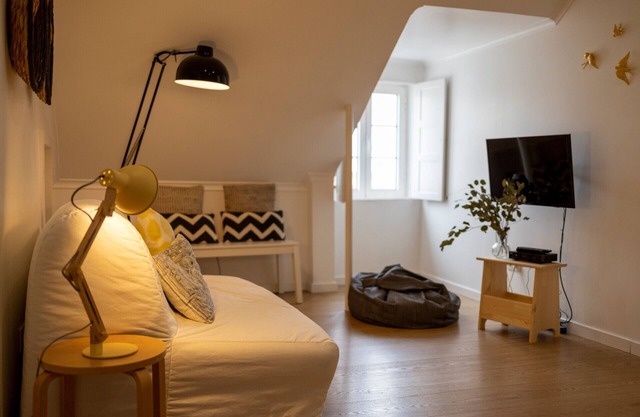 Apartamento confortable con vista para el rio y aire condicionado, totalmente equipado, muy cerca del centro de Lisboa, en el tradicional barrio de Alfama.