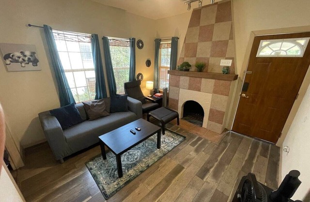 Comfortable, convenient, close to downtown area