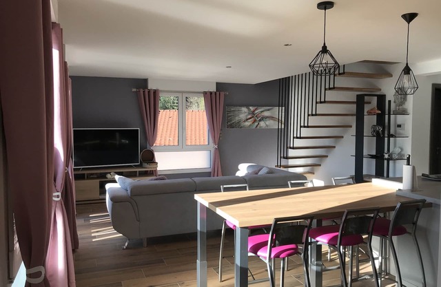 Nuevo duplex confortable, cerca del lago y la estación de esquí