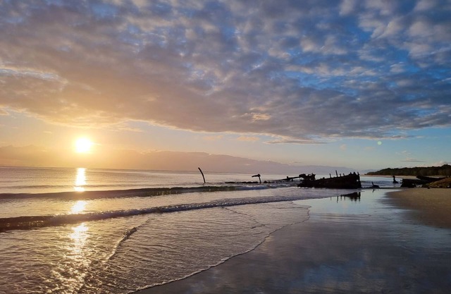 Comfortable Family Beach Side Cottage just a lazy 5min stroll to the water.