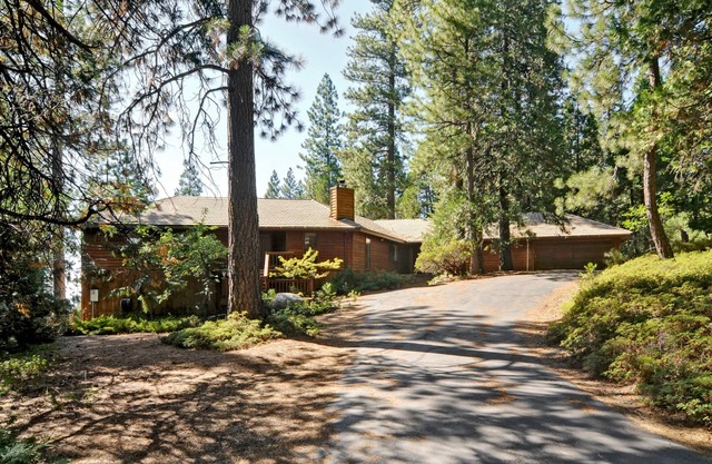 Cómoda casa grande en el bosque