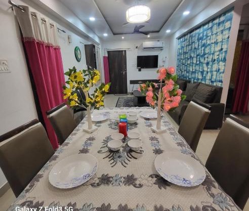 Comfortable stay at heart of Bhopal INFRONT OF 90DEGREE FAMOUS BRIDGE