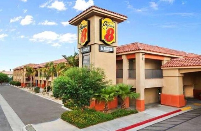 Comfortable Super 8 Hotel Suites with Pool and BBQ Area in Indio, Near Coachella