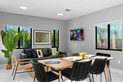 Comfortable Townhouse - Free Parking Included