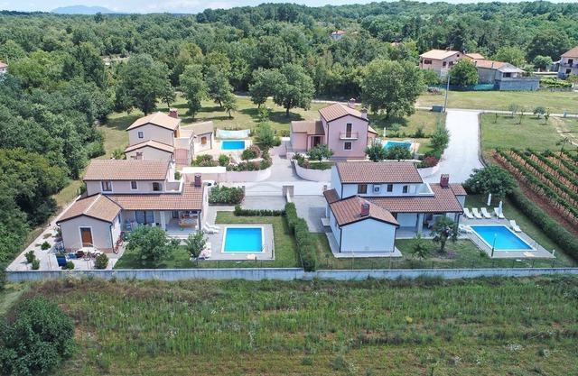 Cómoda villa con piscina privada y WiFi