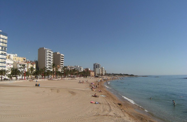 CHALET CON PISCINA PRIVADA 300 M. PLAYA 6 PERSONAS